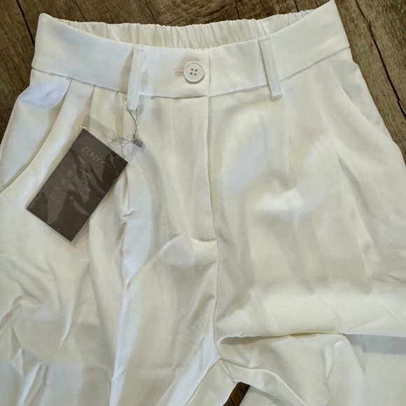 Women’s White Wide-Leg Pleated Dress Pants Short | High Waist Trousers | Size XS - Picture 7 of 10